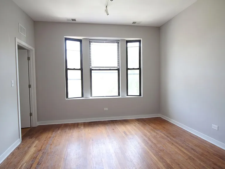 4208 N Milwaukee Ave #2R — Photo 2