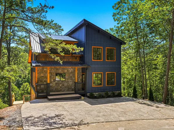 2145 Beach Front Dr, Sevierville, TN 37876