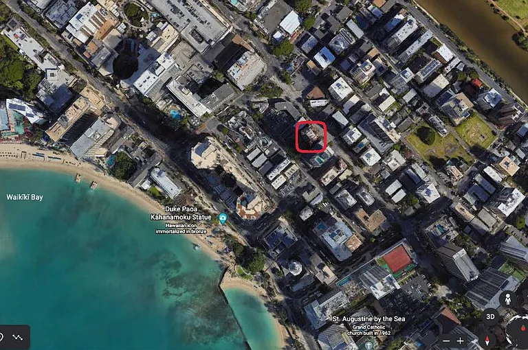 Kuhio Ave — Photo 25