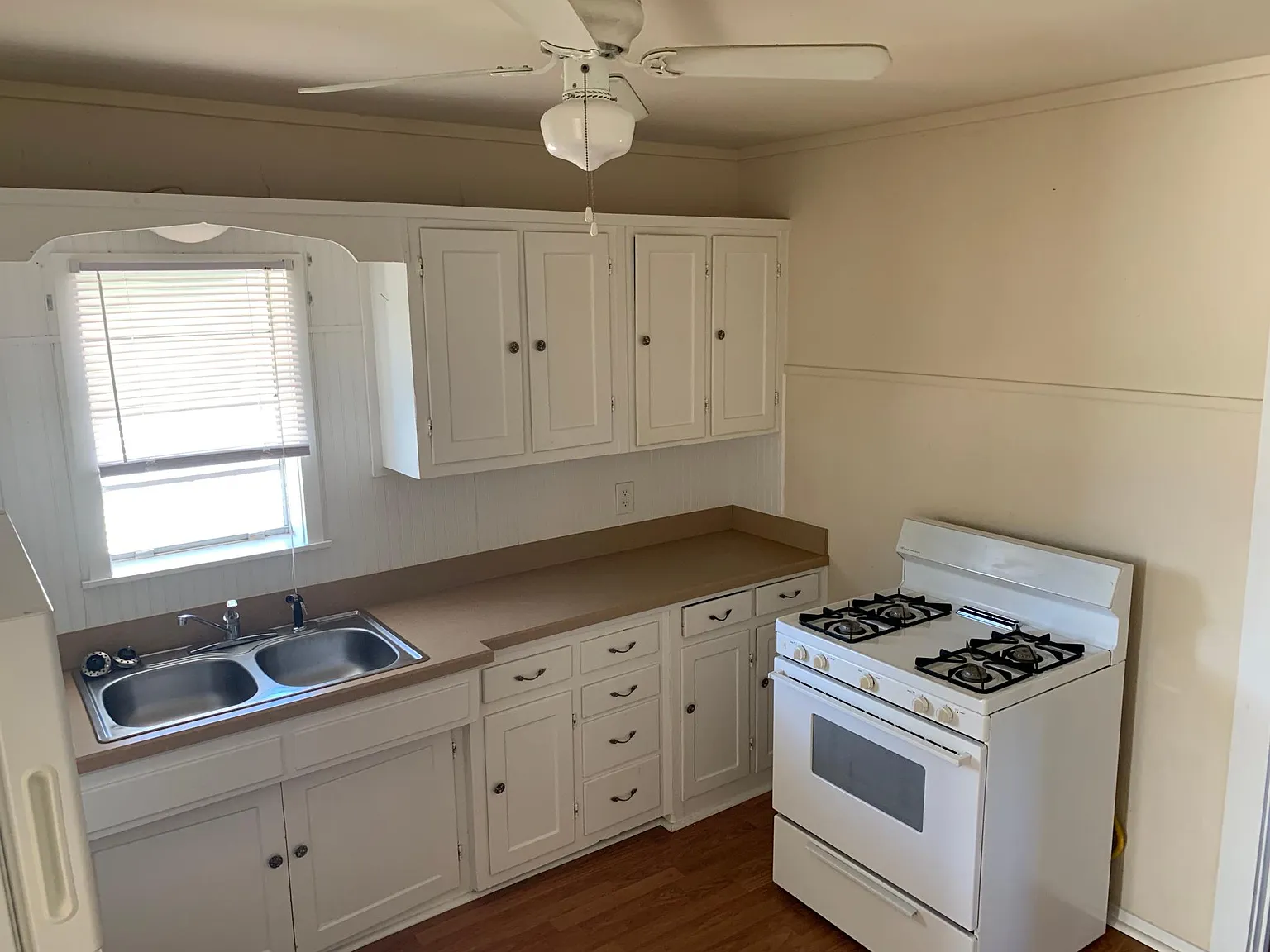 2 bed, 1000 sqft, $1,100 — Photo 2