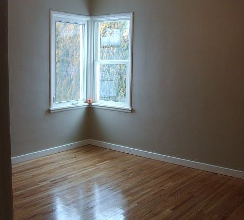 2 large mainfloor bedrooms with fans