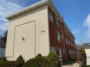7716 Ogden Ave APT 3R, Lyons, IL 60534