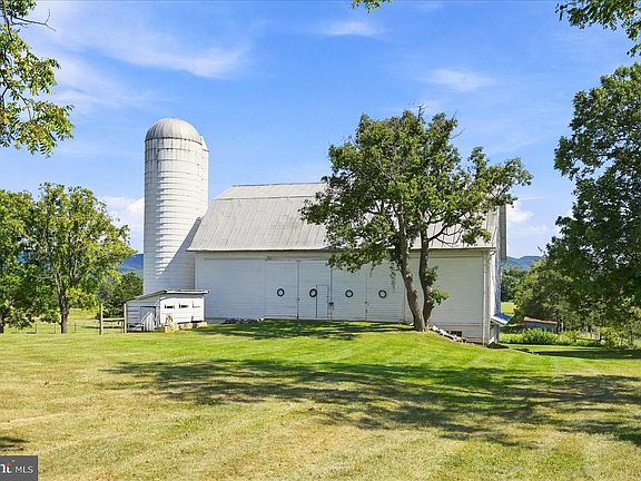 117th image of 625 Riverbend Rd