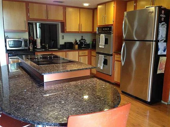5th image of 20607 NE 6th Ct