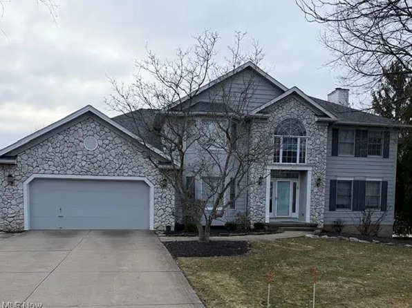 235 E Orange Hill Cir, Orange, OH 44022