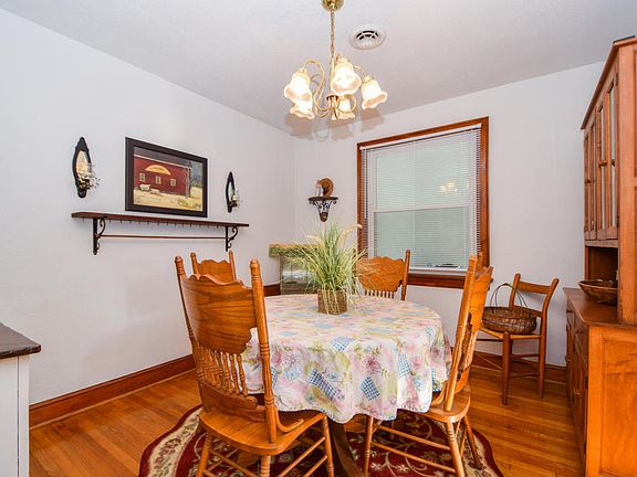 5th image of 1543 Garst St