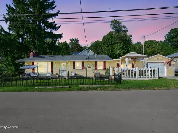 51 Cranberry Ln, Buckeye Lake, OH 43008
