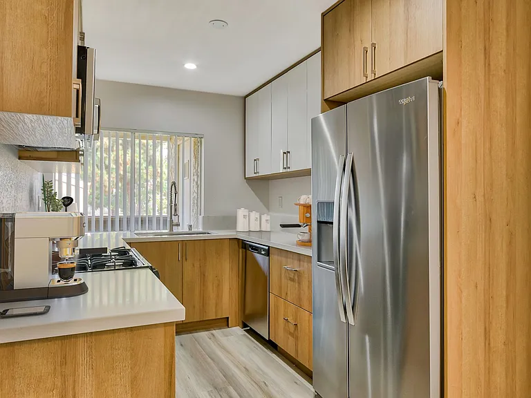 Torrey Pines Apartment Homes — Photo 12