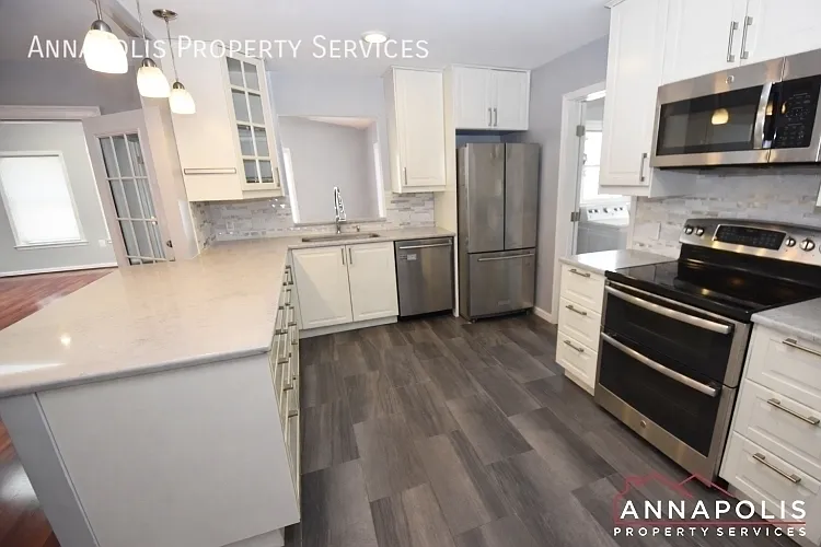 1027 Springhill Way — Photo 4