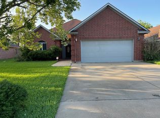 1225 Sagebrush St, Angleton, TX 77515