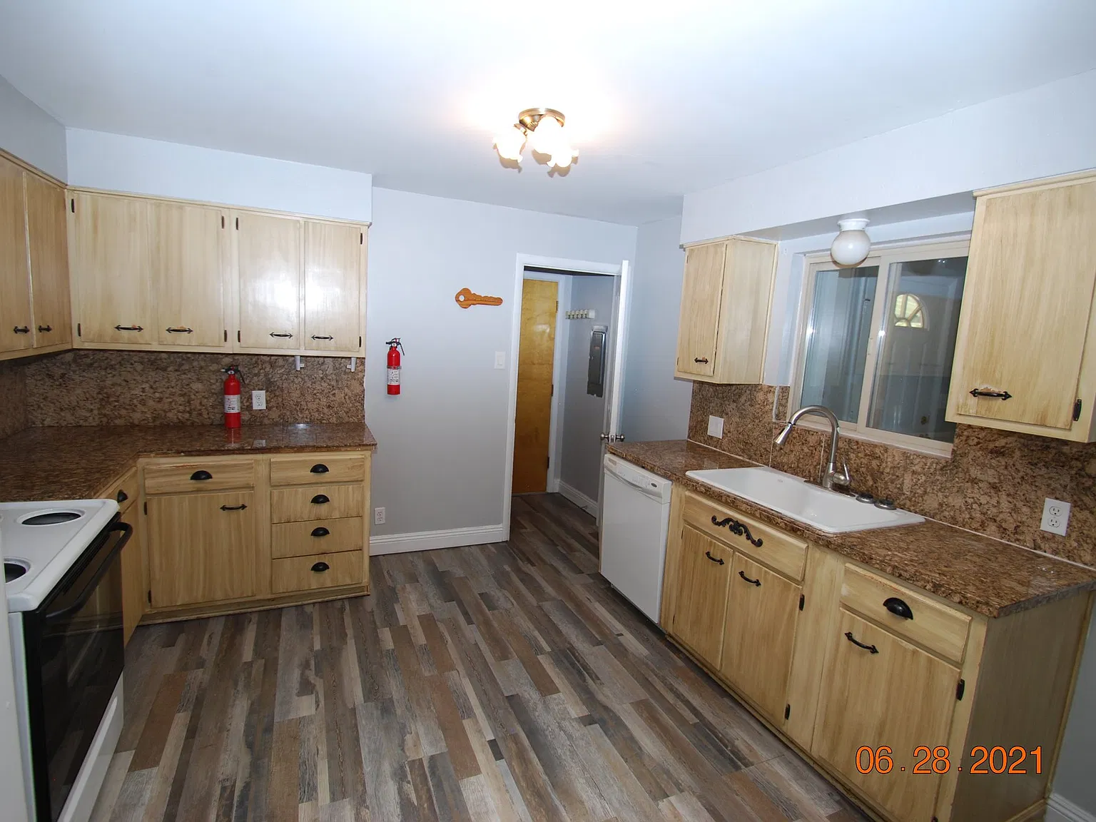 Nice 4-Bedroom, 2-Bathroom Home for Rent — Photo 2