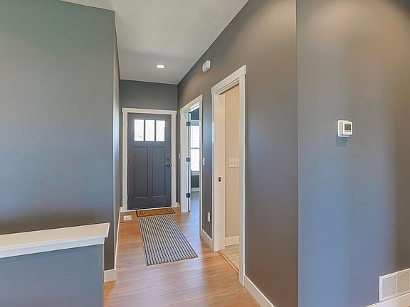 3rd image of 1124 Wellsley Ct