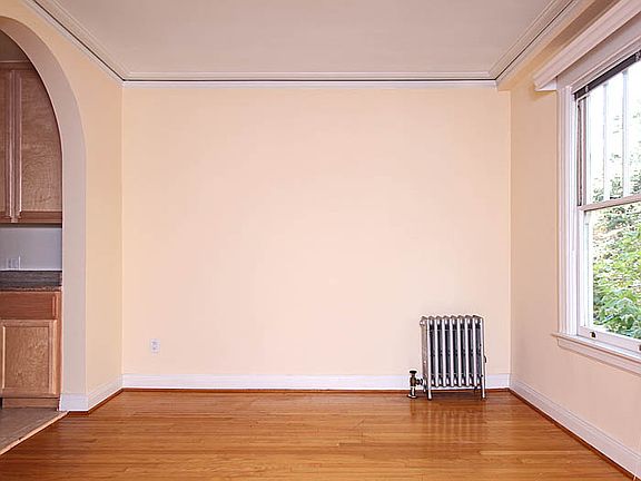 5th image of 360 Forest Ave APT 203