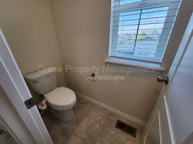 808 Byrd Dr — Photo 25