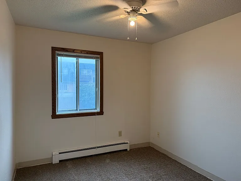 Crestwood Apartments — Photo 8