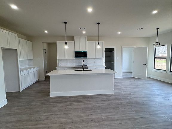 5th image of 216 Reliance Rd