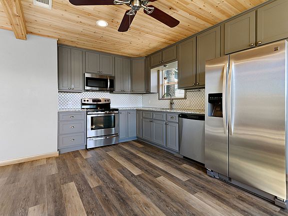 EbbyHiResPhotosfor1617OakShoreDrive5.jpg