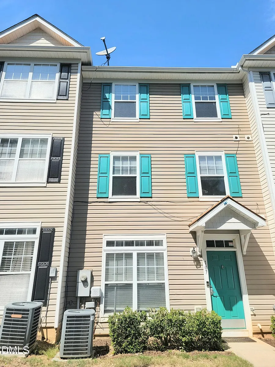 Building Photo - 2220 Valley Edge Dr #107