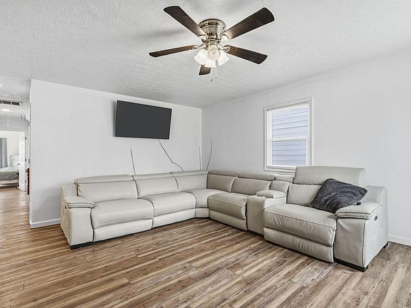 4th image of 910 S Nettleton Avenue