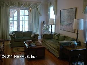 3rd image of 1267 Windsor Pl