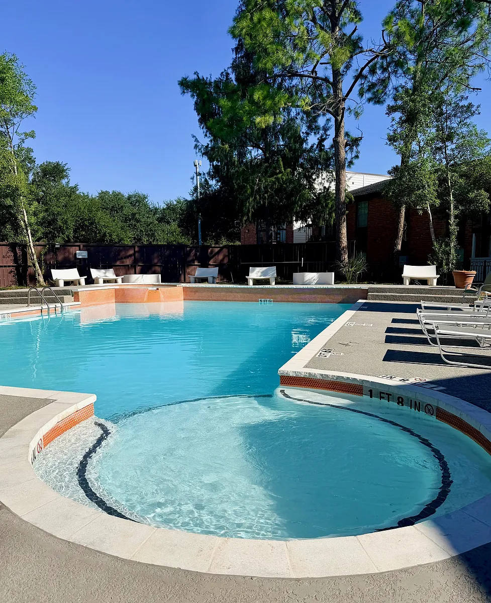 Building Photo - The Daphne Apartments