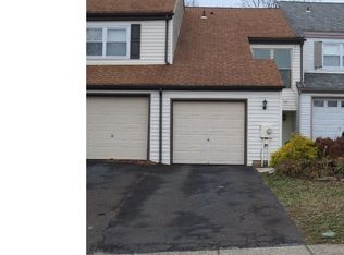 4 Barrel Stave Cir, Horsham, PA 19044