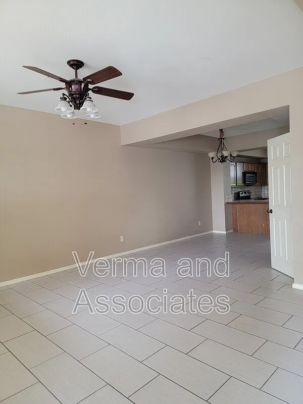 3 bed, 2.5 bath, 1200 sqft, $1,295 — Photo 2