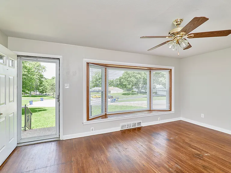 10900 Saint Boniface Ln — Photo 4