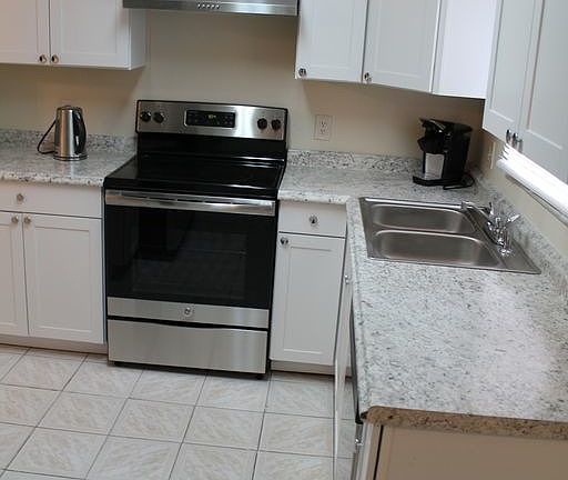 4th image of 412 SW 10th Ct