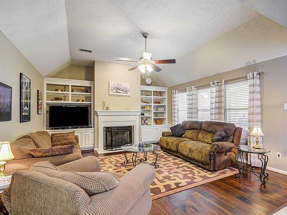 5th image of 13619 Country Green Ct