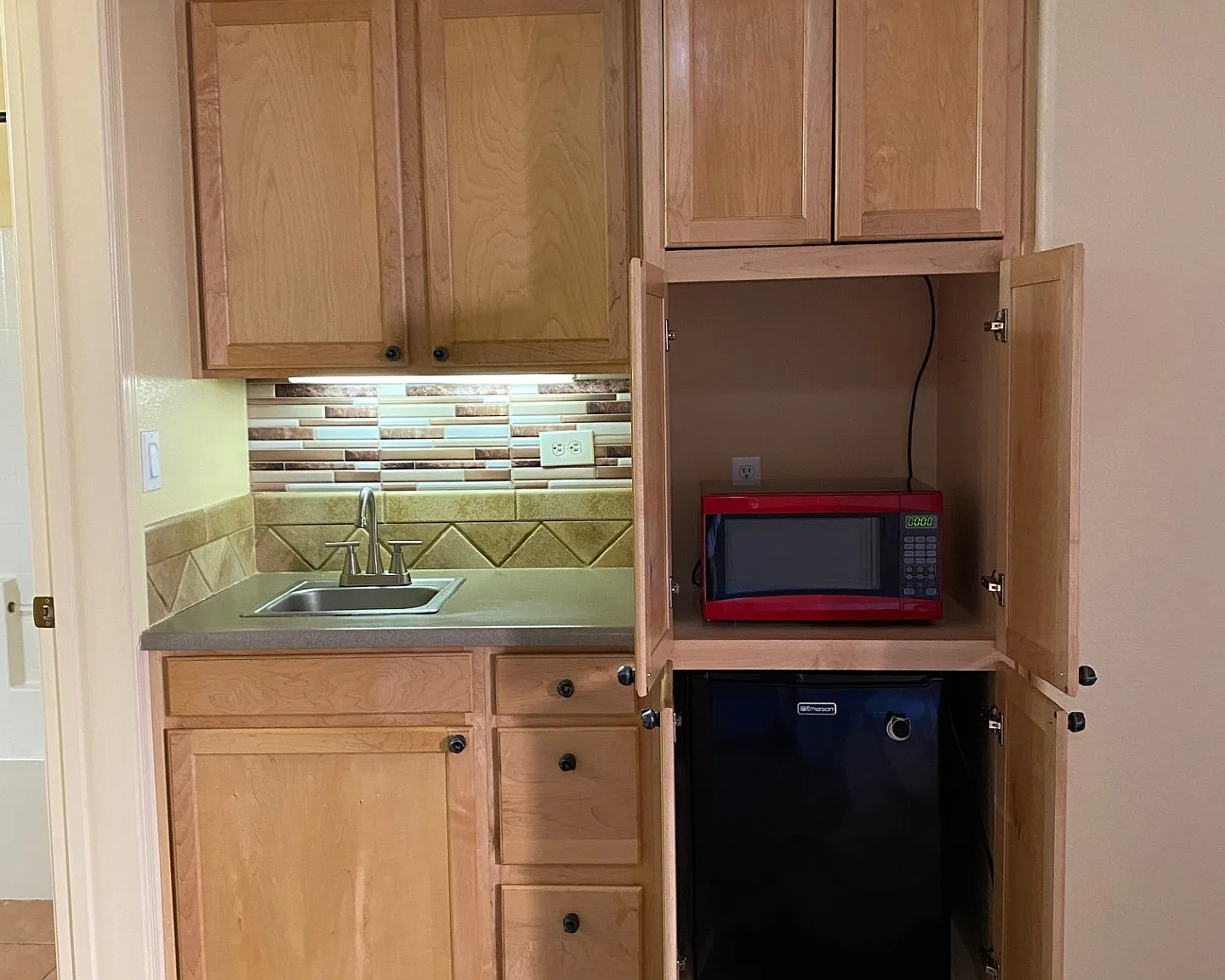 Studio, 300 sqft, $850 — Photo 4