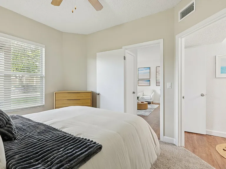Waterford Point Apartments — Photo 6