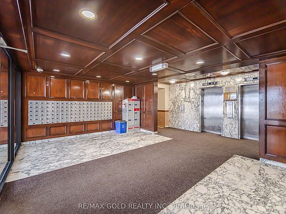 3rd image of 3533 Derry Rd E #607