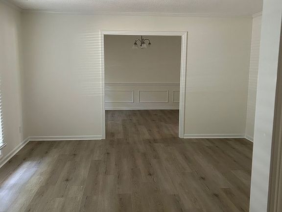 3rd image of 842 Meriweather Dr