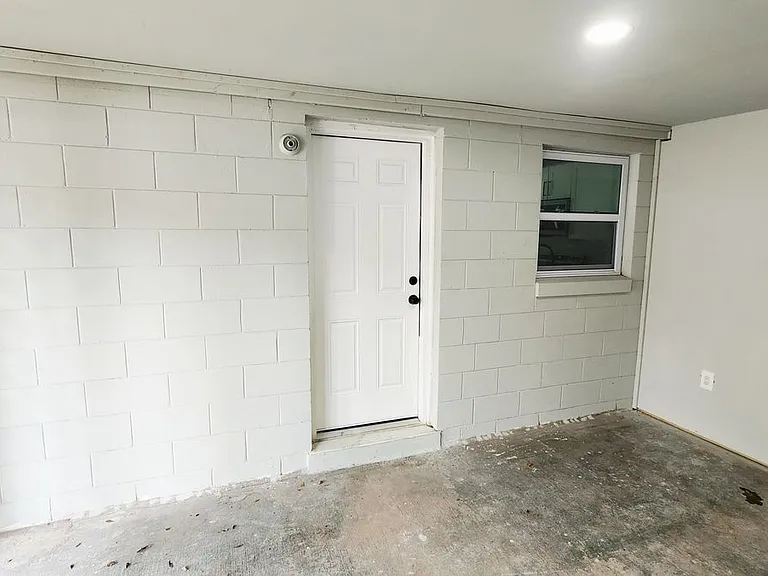 128 Kingston Ave — Photo 8