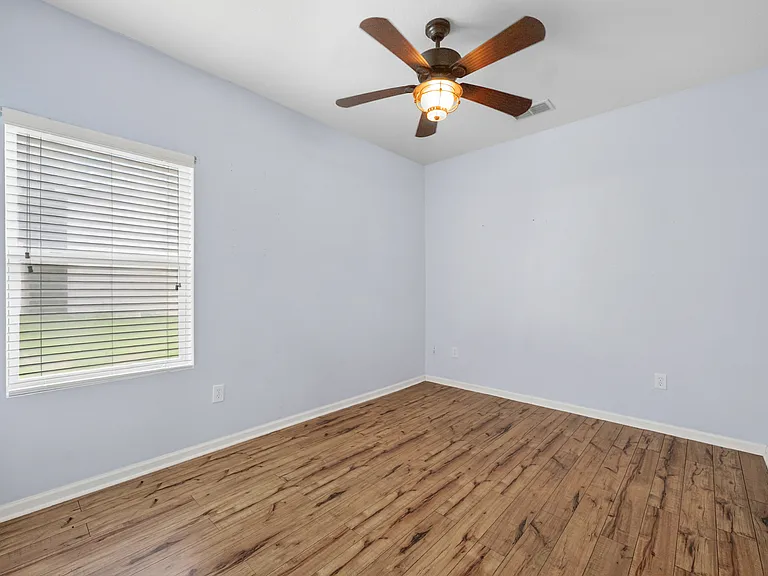112 Kildrummy Ct — Photo 20