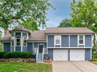2644 NW Bent Tree Cir, Lees Summit, MO 64081