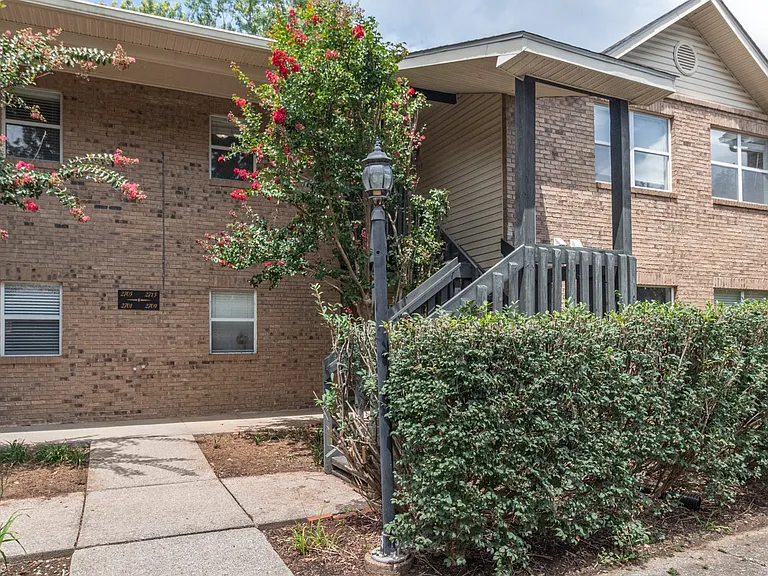 2713 Kennedy Ct — Photo 2