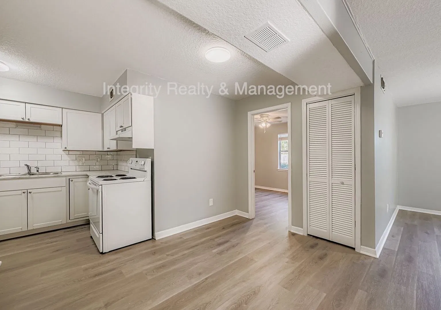 Parkridge Apartments — Photo 2