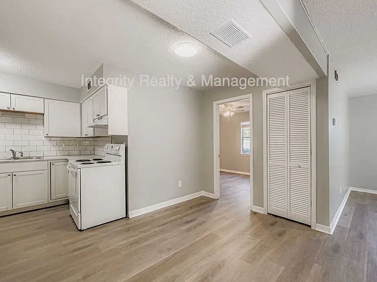 Parkridge Apartments — Photo 8