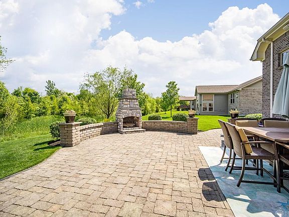3rd image of 2375 Sydneys Bend Dr