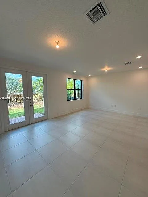7263 SW 46th St — Photo 4