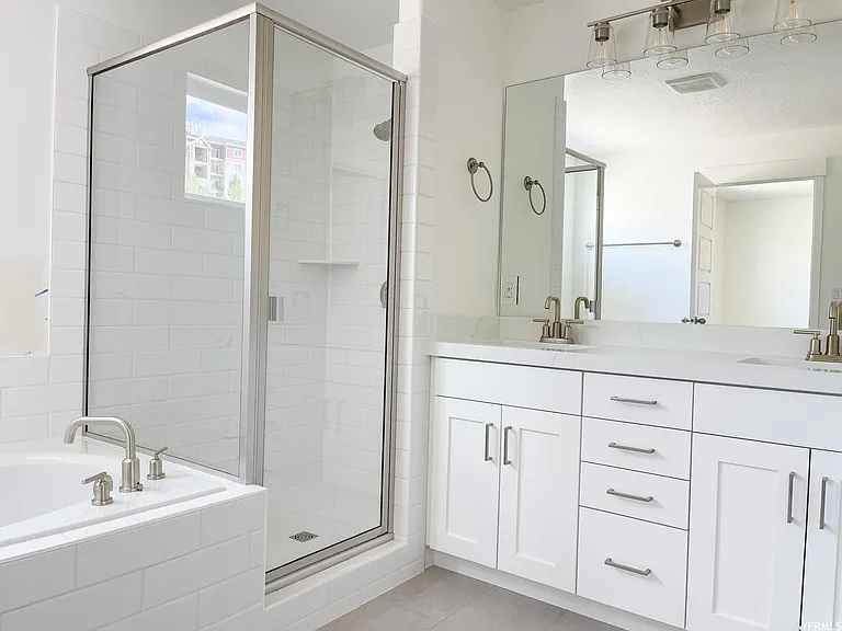 998 W Shadow Brook Ln — Photo 4