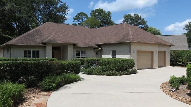 1st image of 102 Lakeside Dr