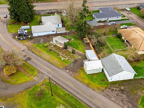 3rd image of 34065 SW McFarland Rd