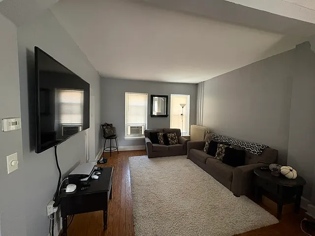 3 bed, 1074 sqft, $1,700 — Photo 3