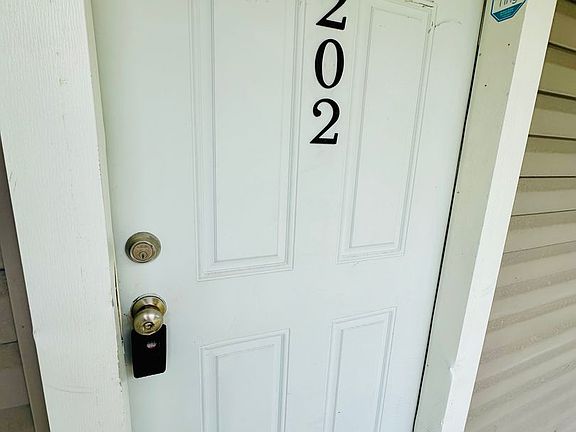 2nd image of 202 N Grannis Ave