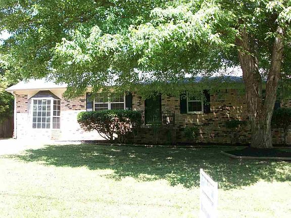 3rd image of 103 Twin Oaks Pl