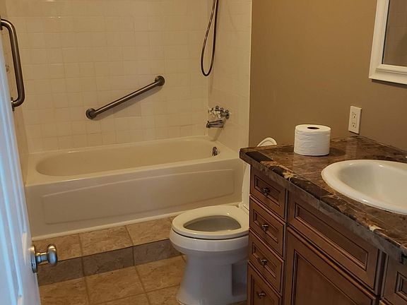 5th image of 921 Crestland Dr