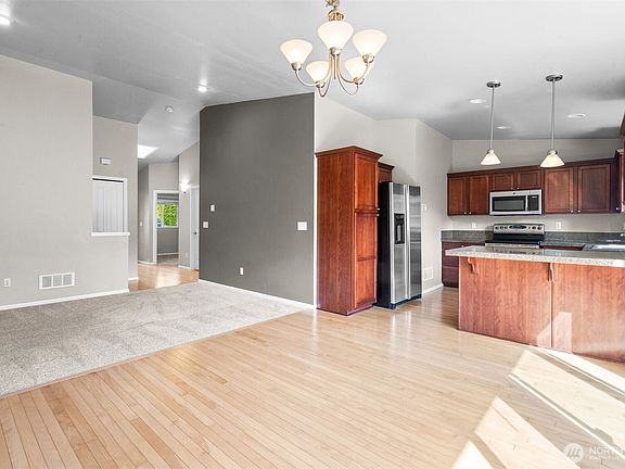 4th image of 4359 Roxanna Loop SE